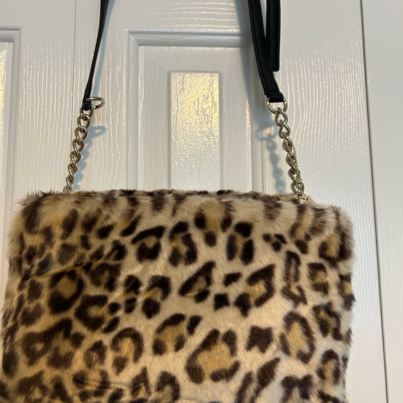 Fluff Faux Fur Kitten Shoulder Bag - Picture 3 of 6